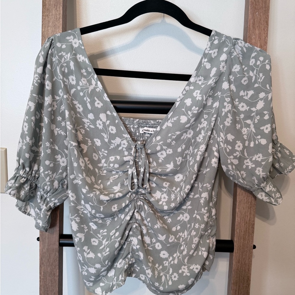 Abercrombie & Fitch Sage Green Floral Tie-Front Puff Sleeve Blouse